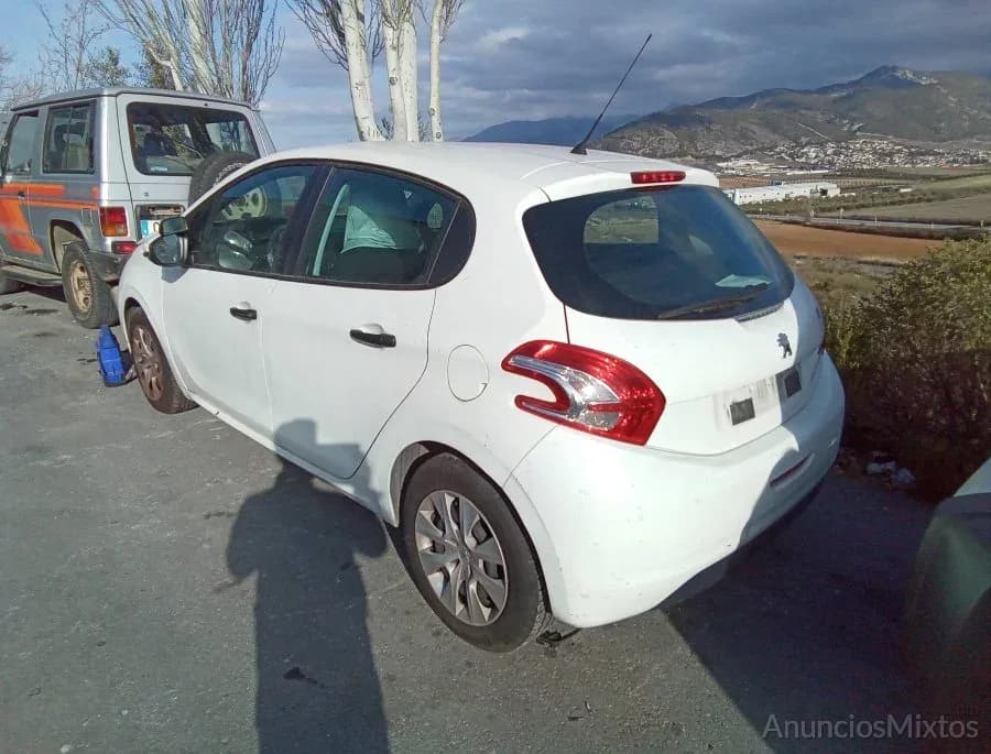 DESPIECE DE PEUGEOT 208 1.4 HDi FAP (68 CV) - Foto 3
