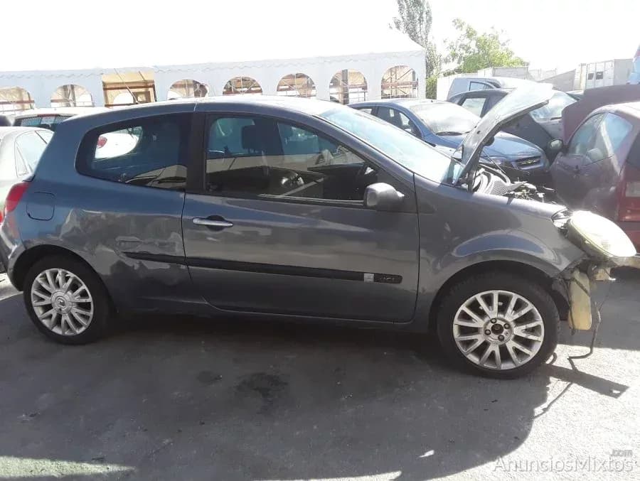 DESPIECE DE RENAULT CLIO III 1.5 dCi D (106 CV) - Foto 3