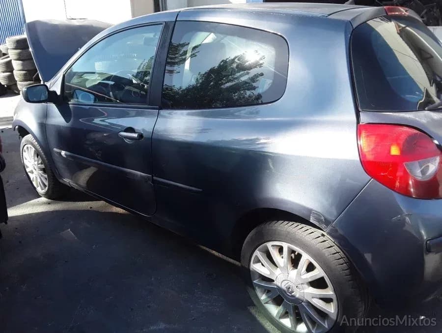DESPIECE DE RENAULT CLIO III 1.5 dCi D (106 CV) - Foto 5