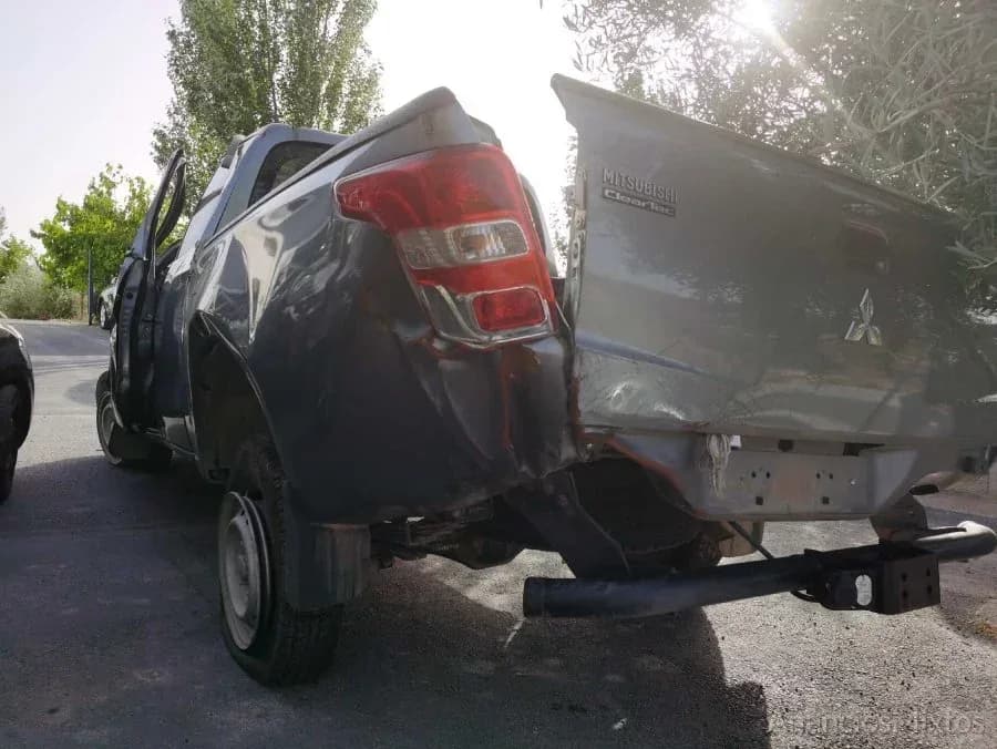 DESPIECE DE MITSUBISHI L 200 2.4 DI-D (154 CV) - Foto 4