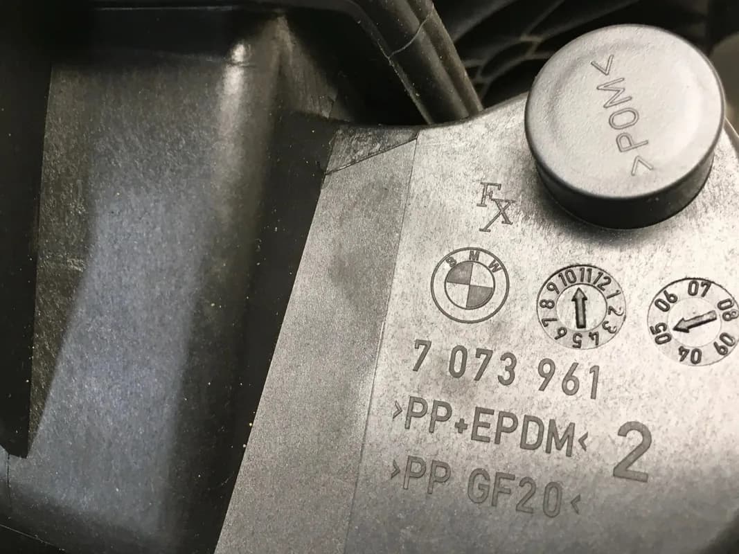 Tapa Combustible BMW E90 E91 - Foto 4