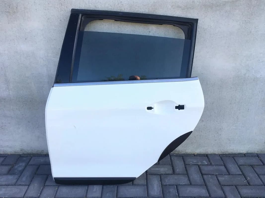 Puerta trasera izq Peugeot 2008 I - Foto 1