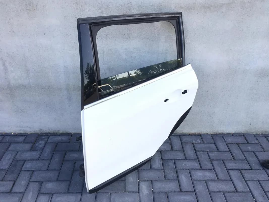 Puerta trasera izq Peugeot 2008 I - Foto 2