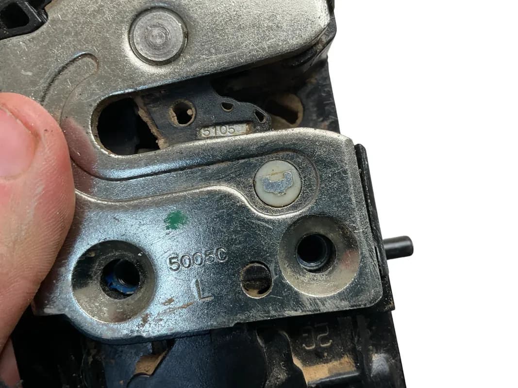 Cerradura tra izq Nissan Navara 2005-2015 - Foto 6
