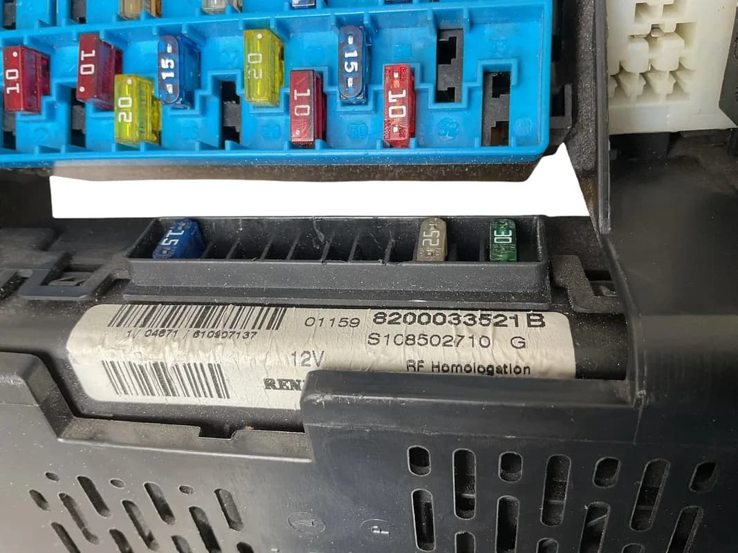 Caja fusibles Renault Renault Scénic I 96-03 - Foto 3