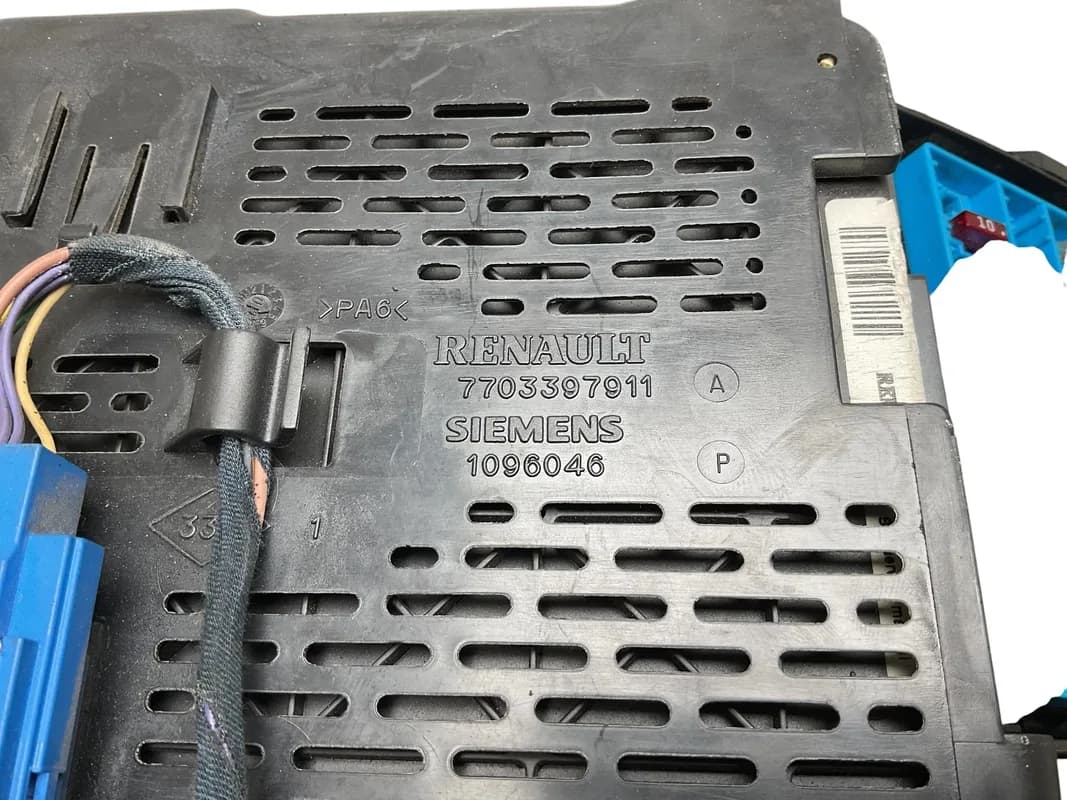 Caja fusibles Renault Renault Scénic I 96-03 - Foto 5