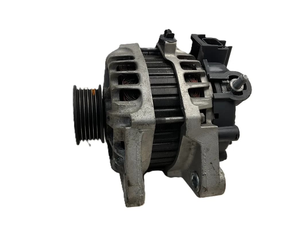 Alternador corriente  Hyundai Kia 373002B101 - Foto 2