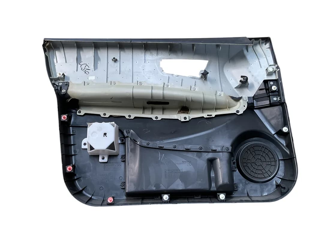 Panel puerta del dcha Nissan 80976JD100 - Foto 3