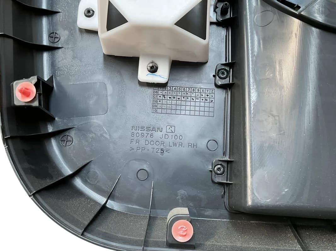 Panel puerta del dcha Nissan 80976JD100 - Foto 6
