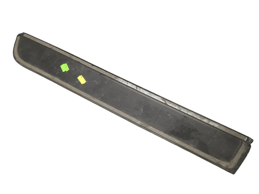 Moldura puerta tras izq VW Taigo 2G7854949 - Foto 2
