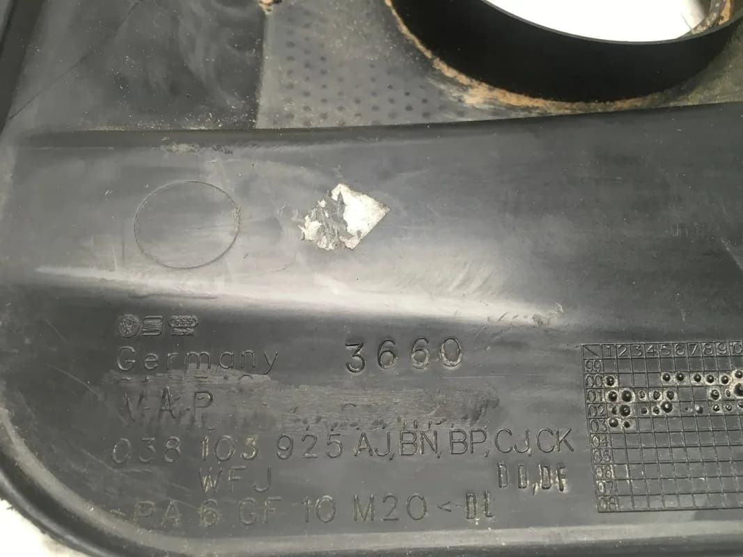 Tapa Motor VW 038103925AJ - Foto 4