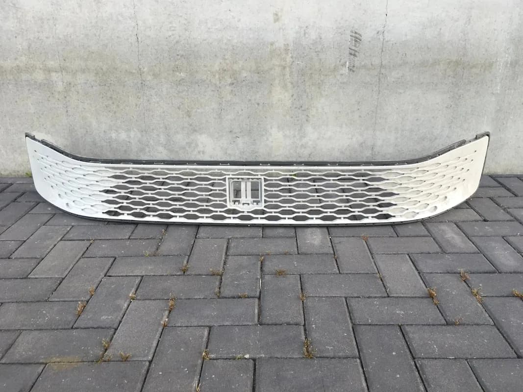 Rejilla Radiador VW Caddy IV SB - Foto 1