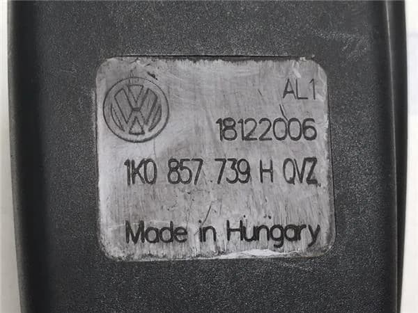 Anclajes cinturon traseros VW 1k0857739h - Foto 2