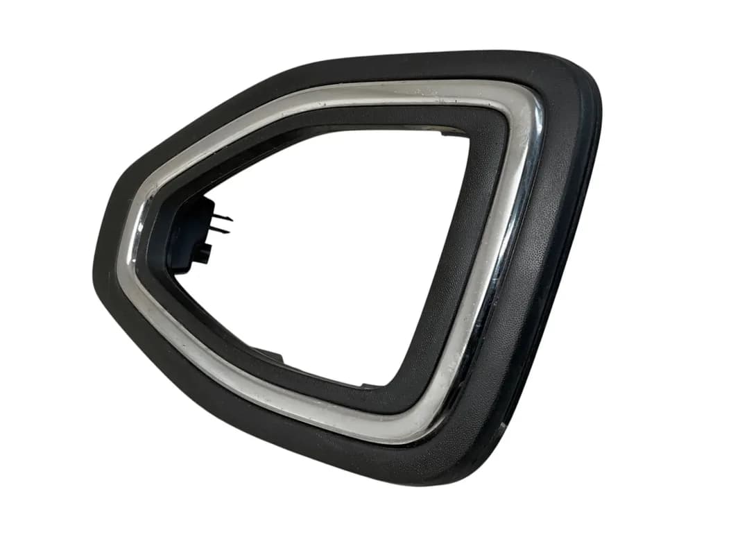 Moldura dcha Paragolpes delantero VW T Roc 2021 2025 - Foto 2