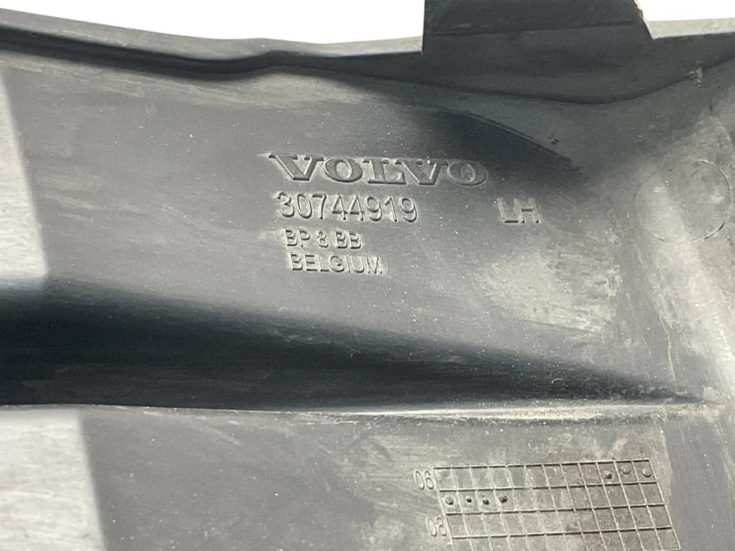 Rejilla faro antiniebla izq VOLVO S40 04-12 - Foto 3