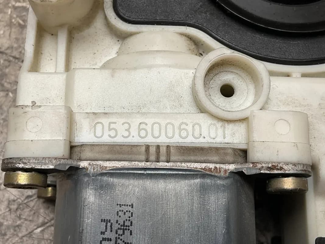 Motor Elevalunas tra dcho VW 1J4959812C - Foto 4