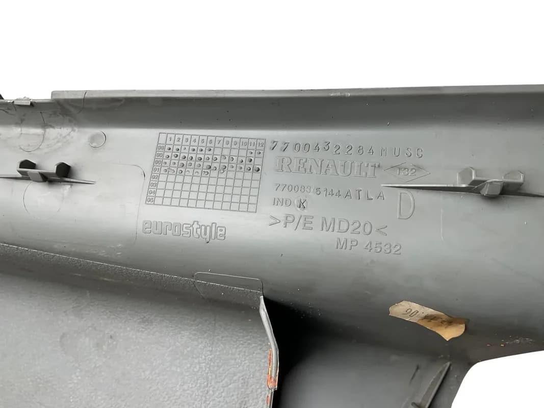 Moldura dcha Maletero Renault Scenic 00-04 - Foto 3