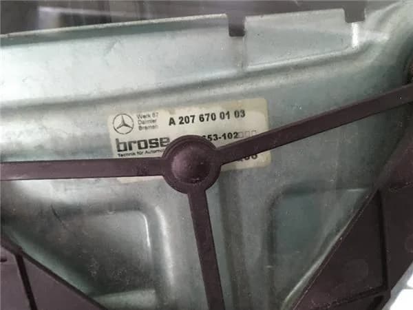 Elevalunas tras izq Mercedes Clase E C20 - Foto 3