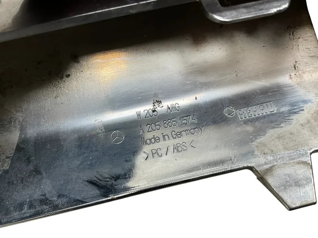 Moldura Inferior Paragolpes delantero Mercedes C 14-23 - Foto 3