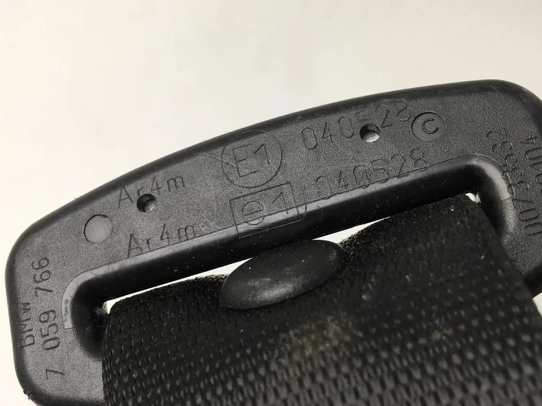 Cinturon trasero BMW 5 E60 - Foto 3