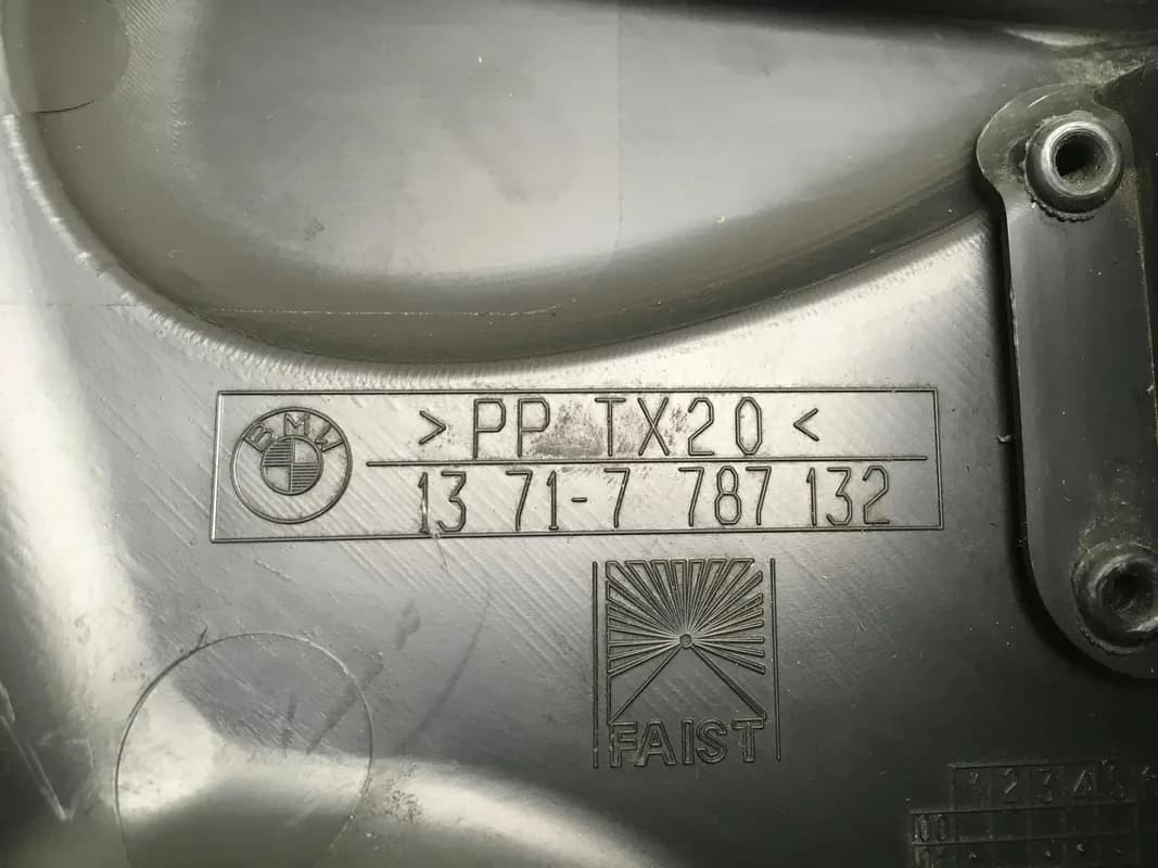 Tapa Motor BMW 13717787132 - Foto 4