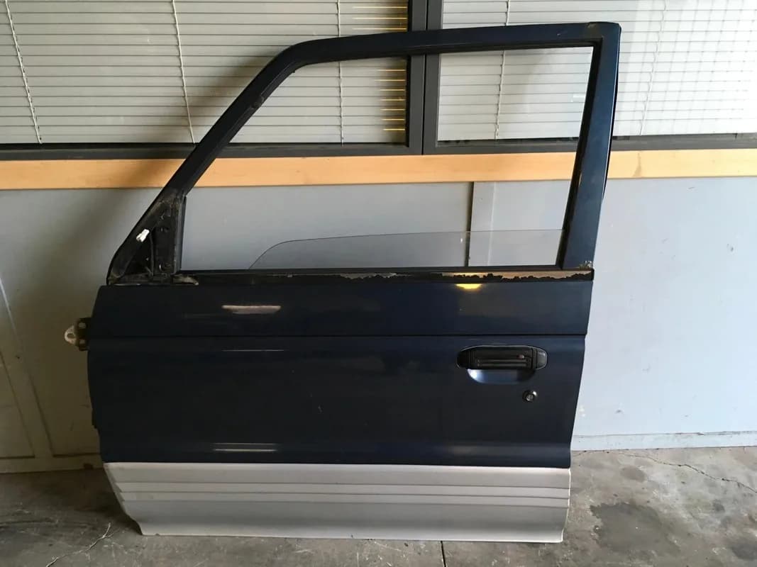 Puerta del izq Mitsubishi Pajero II - Foto 1