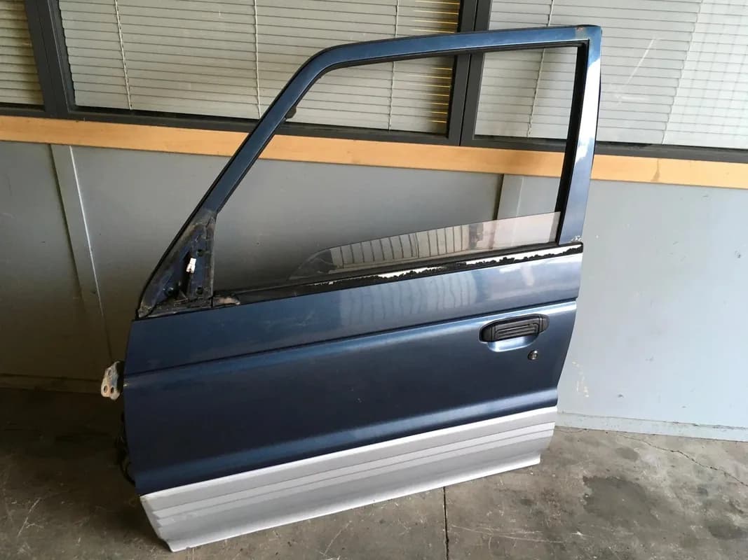 Puerta del izq Mitsubishi Pajero II - Foto 2