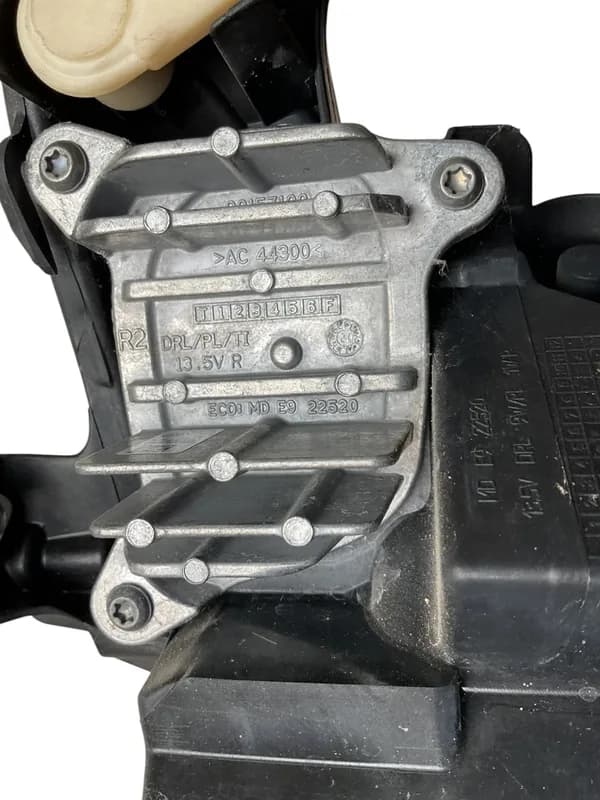 Faro dcho VW Golf VIII 2019 2025 - Foto 8