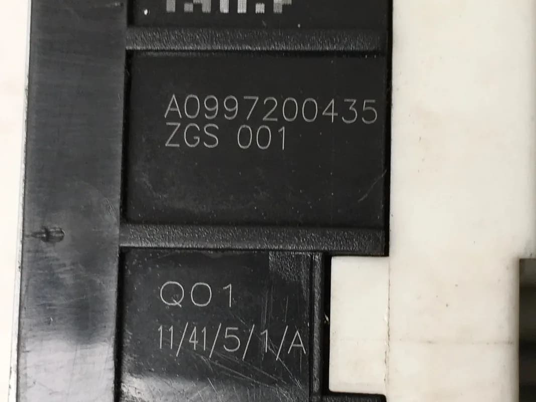 Cerradura del dcha Mercedes C A2047232808 - Foto 4
