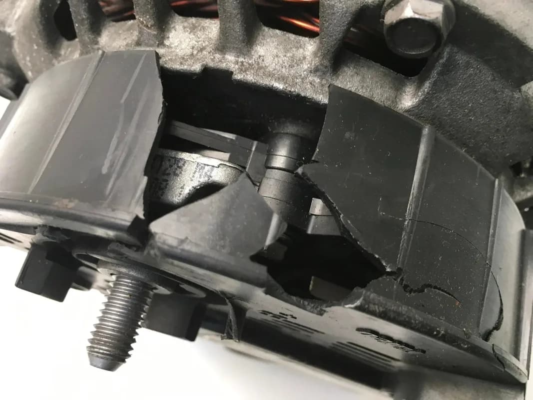 Alternador Renault Dacia 8200537415 - Foto 6
