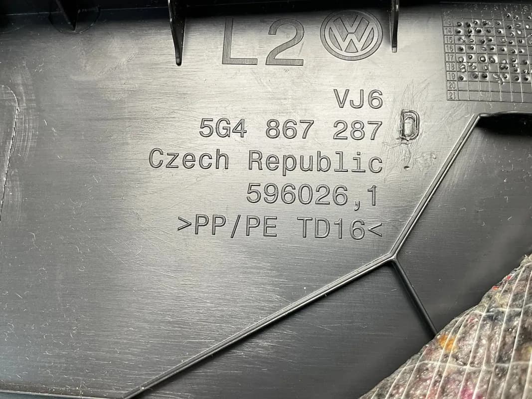 Moldura izq Pilar C VW Golf VII 2012-2020 - Foto 4