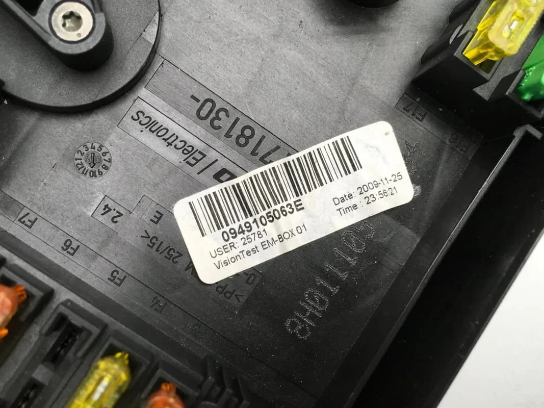 Caja fusibles VW/Audi 1K0937132G - Foto 3