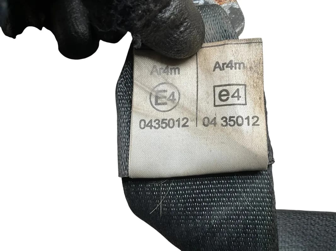 Cinturón seguridad trasero Mitsubishi L200 05-15 - Foto 4