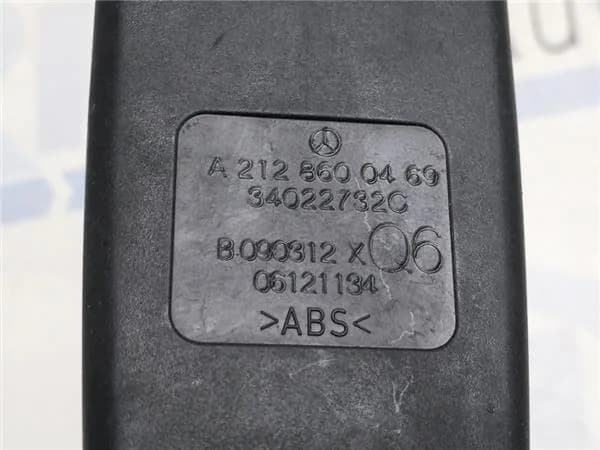 anclajes cinturones traseros Mercedes E - Foto 2