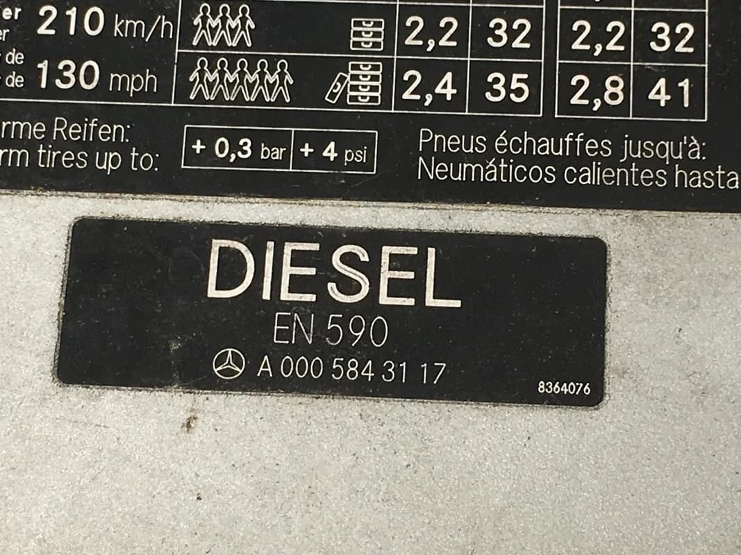Tapa combustible Mercedes E W211 - Foto 3