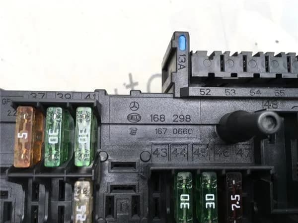Caja fusibles Mercedes 1682981670660 - Foto 3