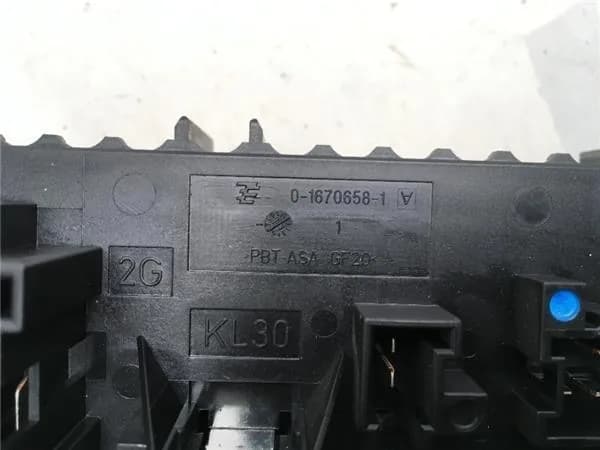 Caja fusibles Mercedes 1682981670660 - Foto 4