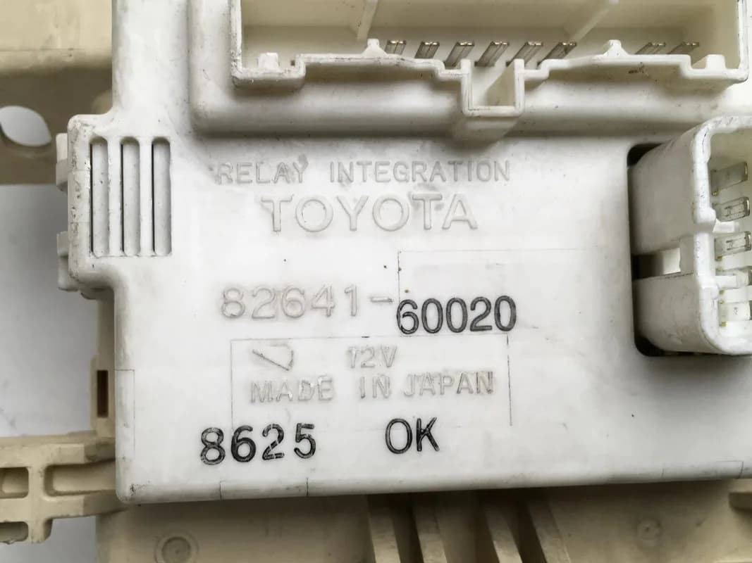 Caja fusibles Toyota J90 82641-60020 - Foto 3