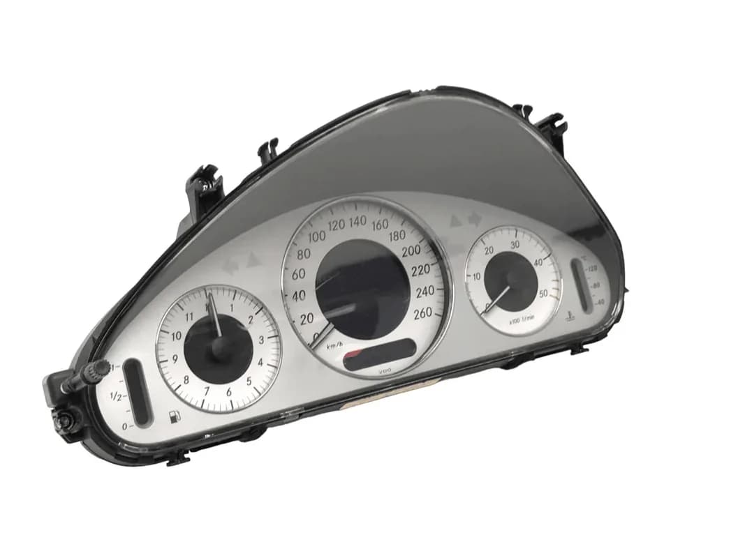 Cuadro instrumentos Mercedes A2115405711 - Foto 2