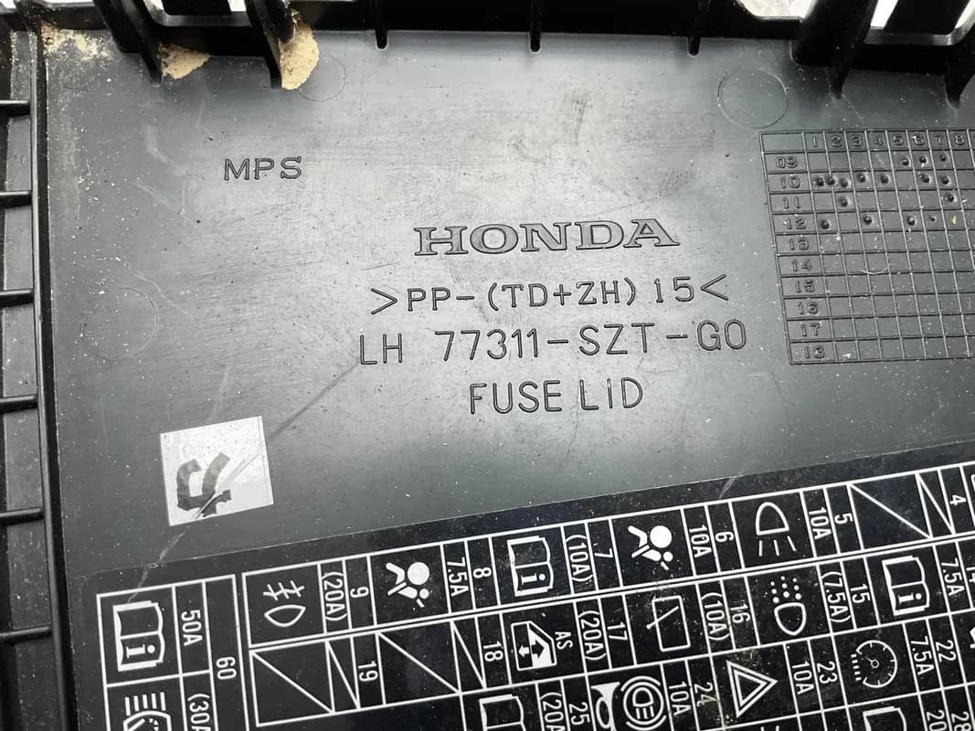 Tapa caja fusibles Honda CR‑Z ZF1 12-16 - Foto 3