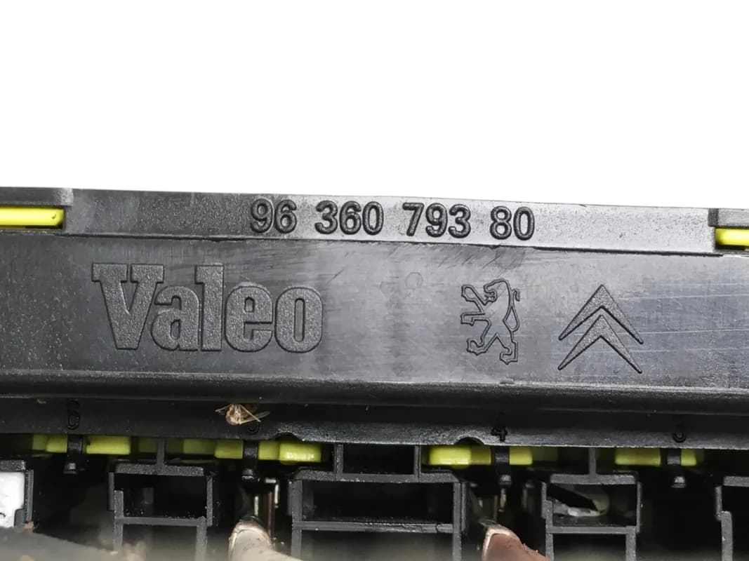 Caja fusbiles PSA 9636079380 - Foto 4