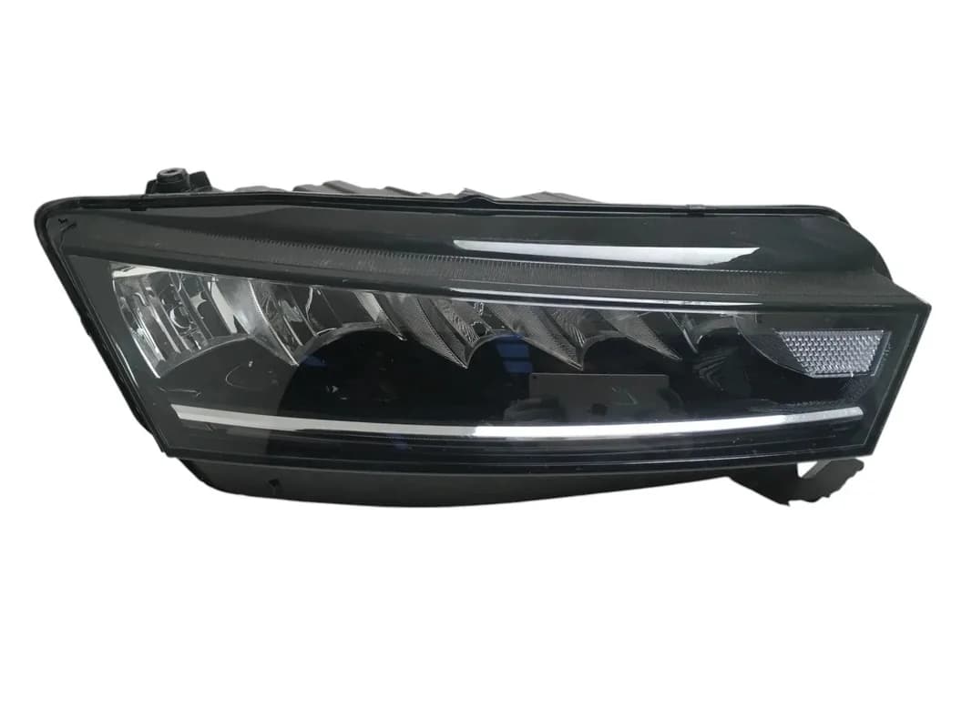 Faro derecho Škoda Octavia IV NX - Foto 1