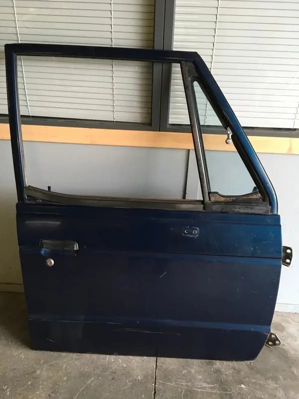 Puerta del dcha Mitsubishi Pajero I - Foto 1