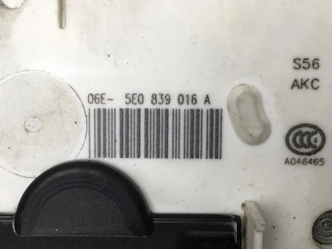 Cerradura tra dcha VW 5E0839016A - Foto 4
