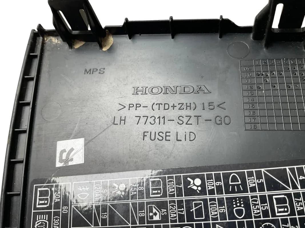 Tapa caja fusibles Honda CR‑Z ZF1 10-16 - Foto 3