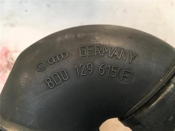 Tubo admision VW Audi 8d0129615f - Foto 2