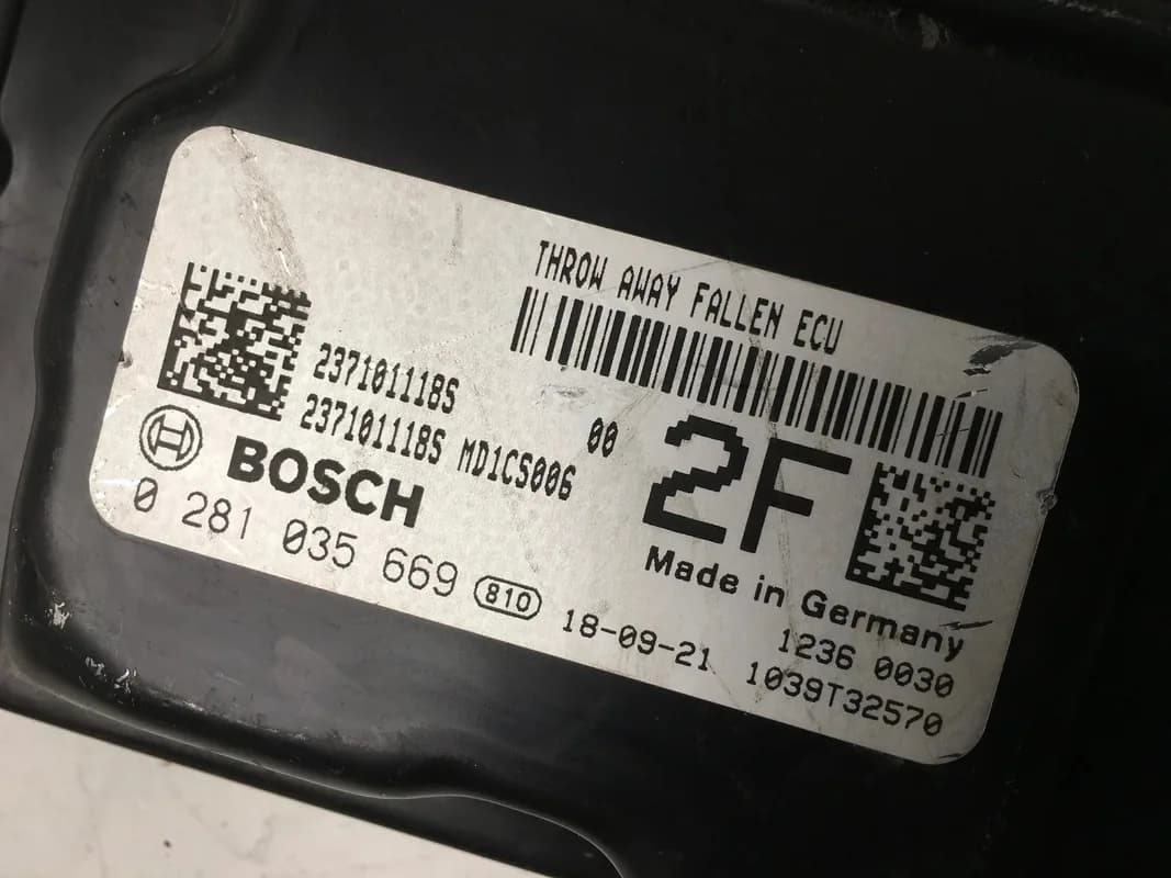 Centralita Motor Dacia 237101118S - Foto 3