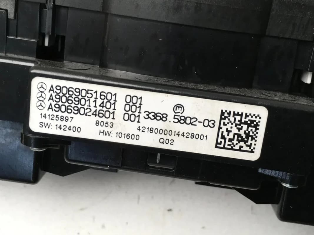Interruptor advertencia Mercedes W906 - Foto 3