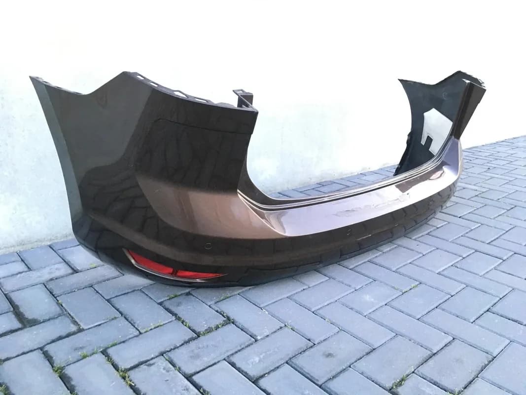 Paragolpes trasero VW Touran II 5T - Foto 2