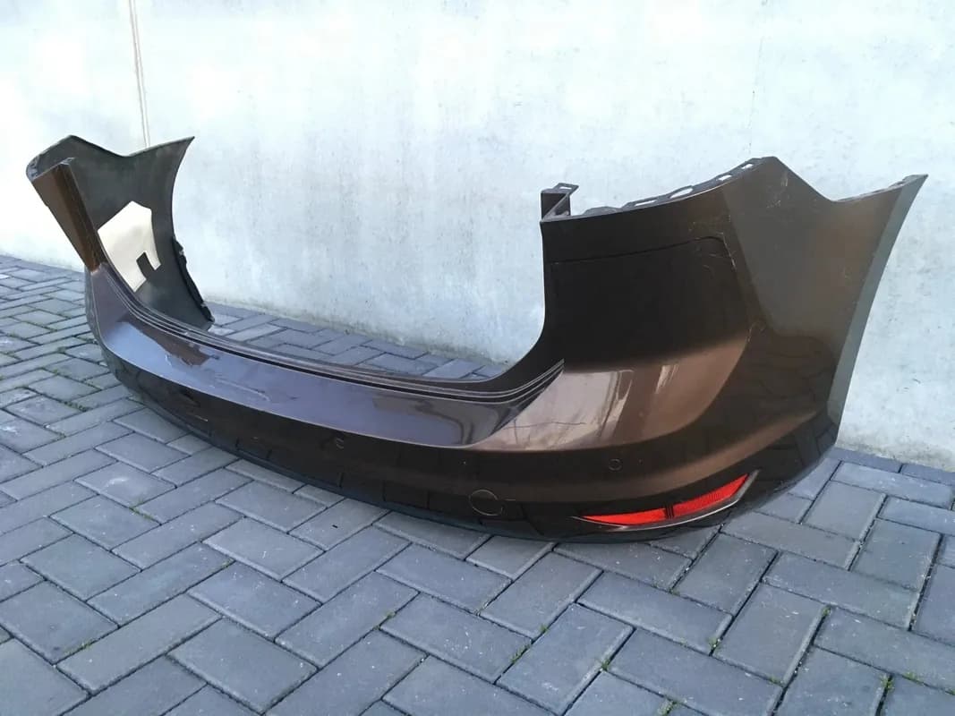 Paragolpes trasero VW Touran II 5T - Foto 4